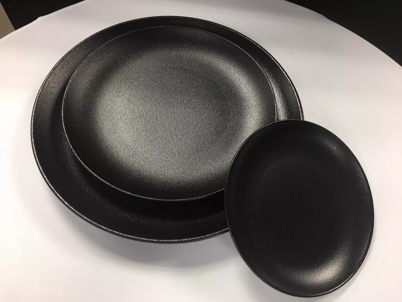 Assiette noire 15