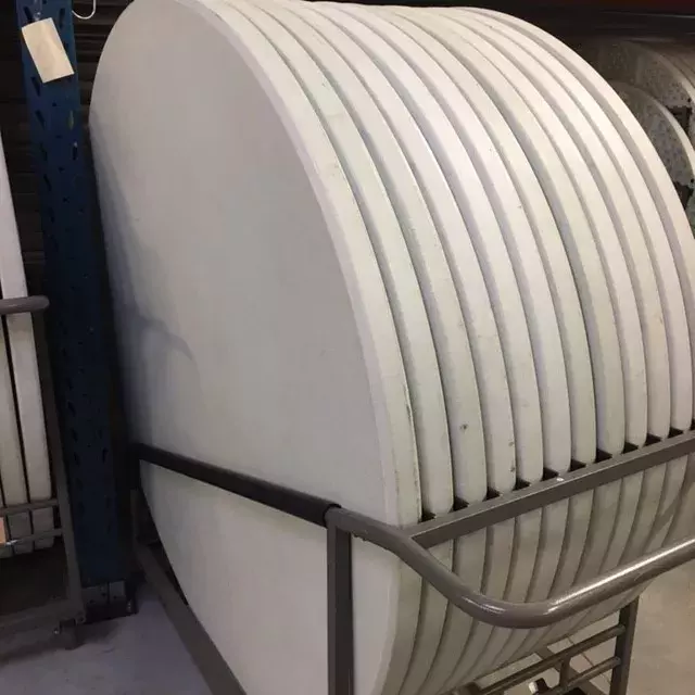 Table ronde plastique diamètre 150 ( 8 pers )