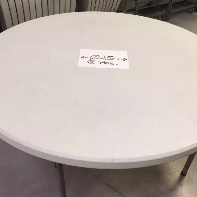 Table ronde plastique diamètre 150 ( 8 pers )
